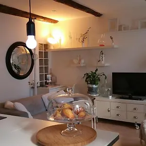 https://sur-le-vieux-port.fr-provencehotel.com